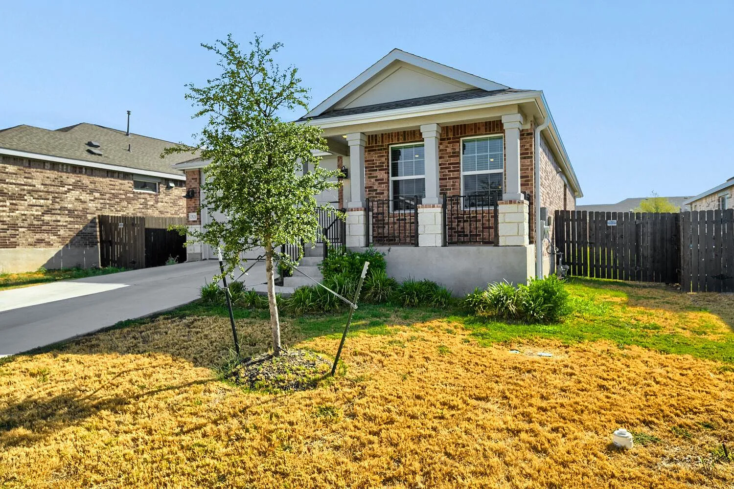 3 bed, 2.0 bath, 1763 sqft, $2,300 — Photo 2