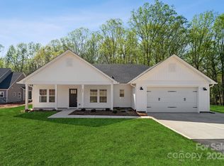 902 Westminster Dr, Statesville, NC 28677