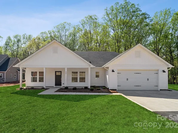 902 Westminster Dr, Statesville, NC 28677