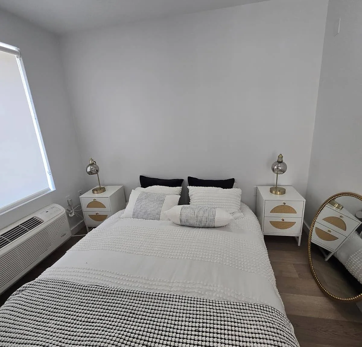 1 bed, $2,400 — Photo 3