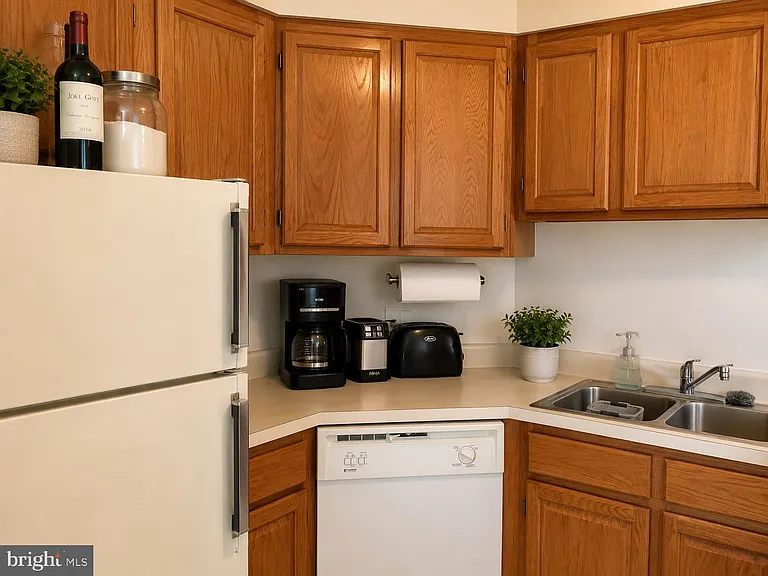 2020 Walnut St #22K — Photo 2