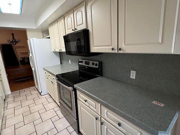 2nd image of 2307 Heritage Dr