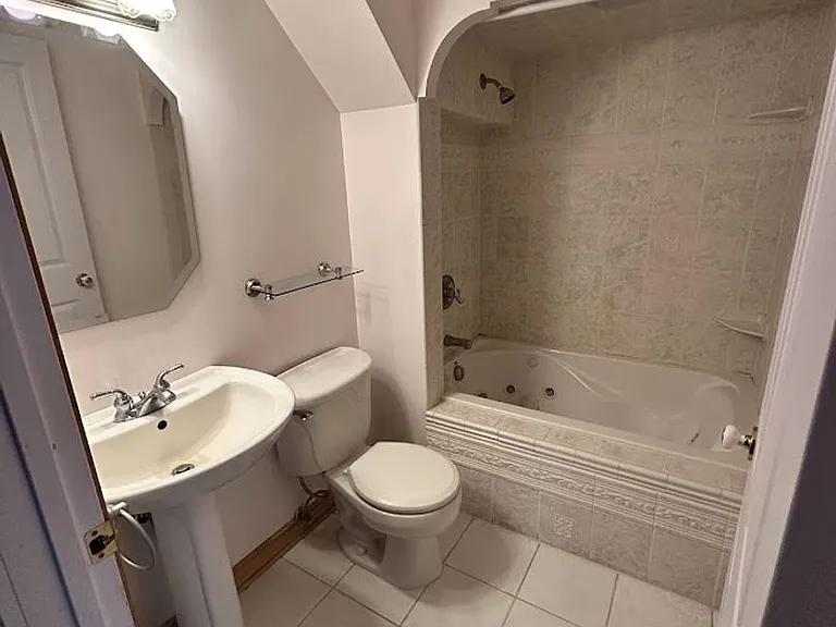 1007 Dewey Ave NE — Photo 7