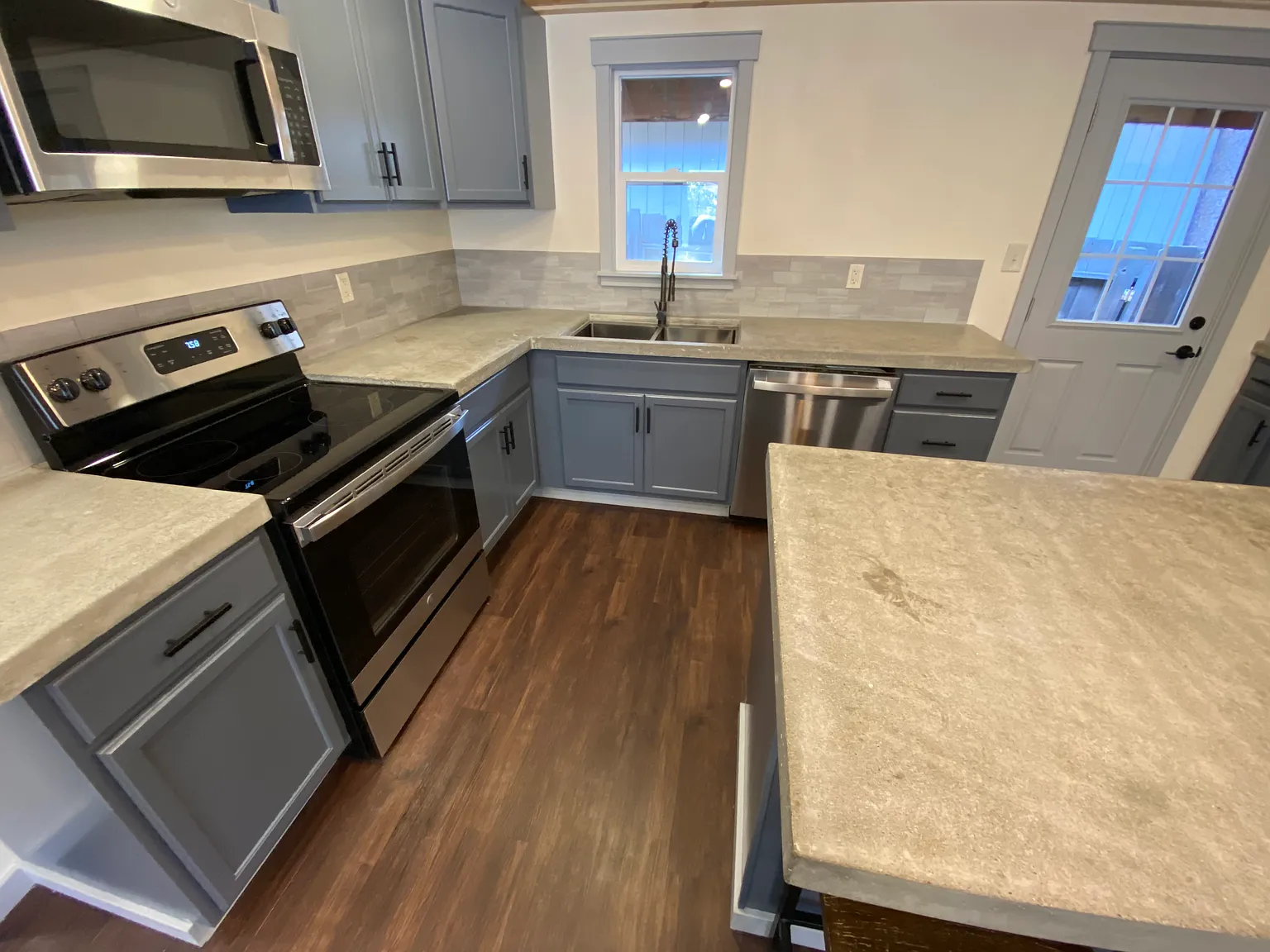 2 bed, 860 sqft, $2,300 — Photo 4