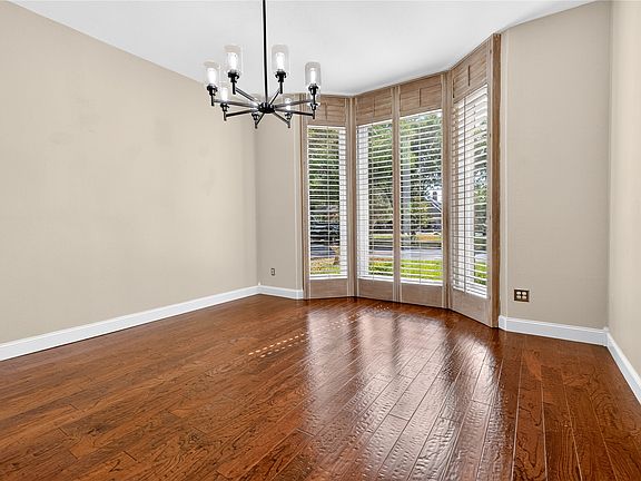 5th image of 123 Lytle Pl