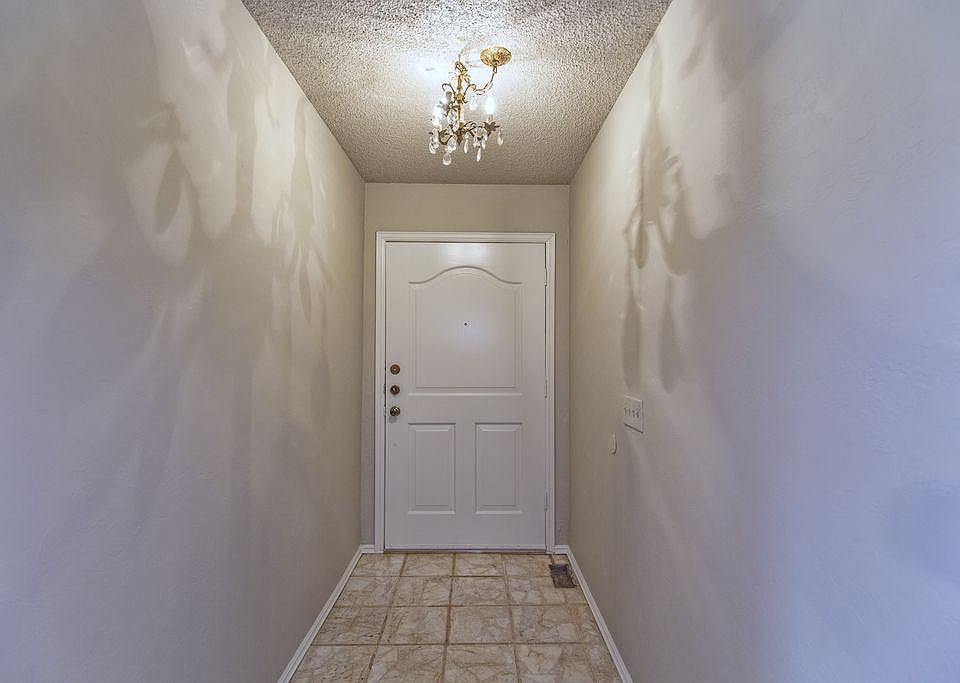1st image of 3941 Tamarisk Dr