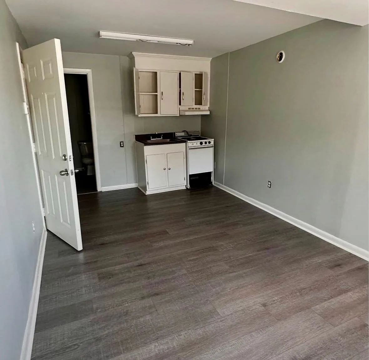Studio, $795 — Photo 2