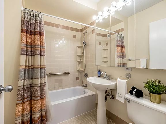 5th image of 4-74 48th Ave APT 4K