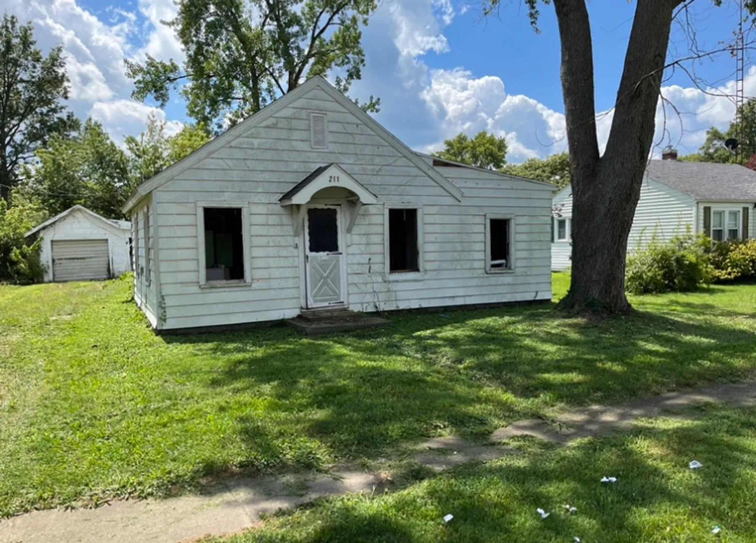 Odin, Il - 3 Bedroom Home - Investor Special - Accepting Cash Offers - $155 Month / $400 Down — Photo 1