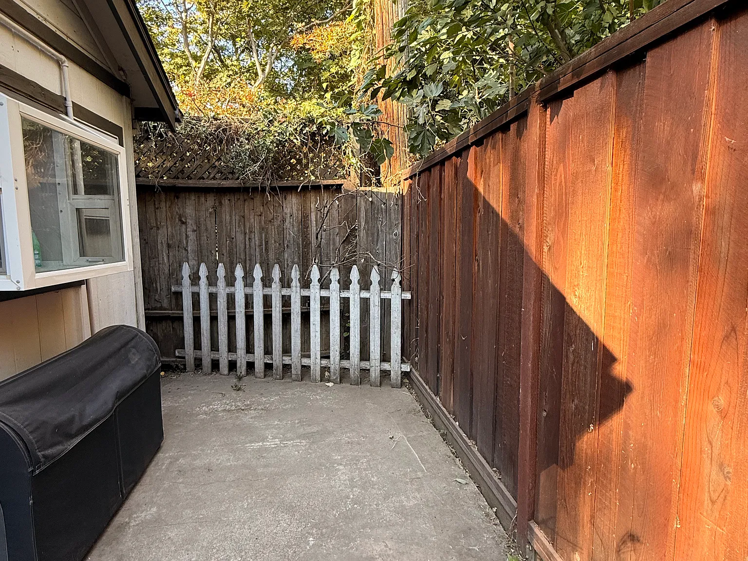 2613 Harkness St — Photo 2