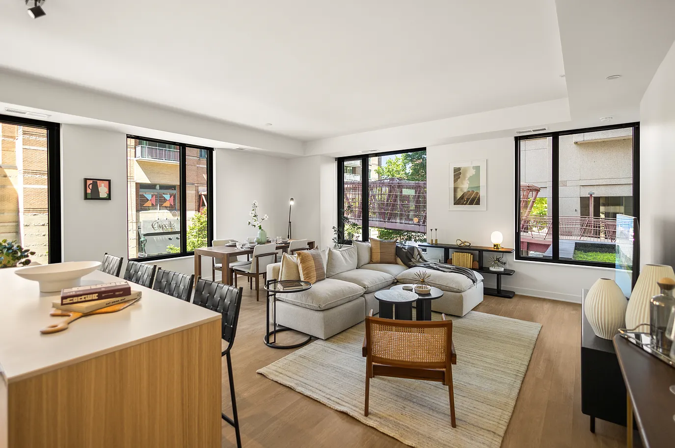 Solaire 7607 Old Georgetown — Photo 3
