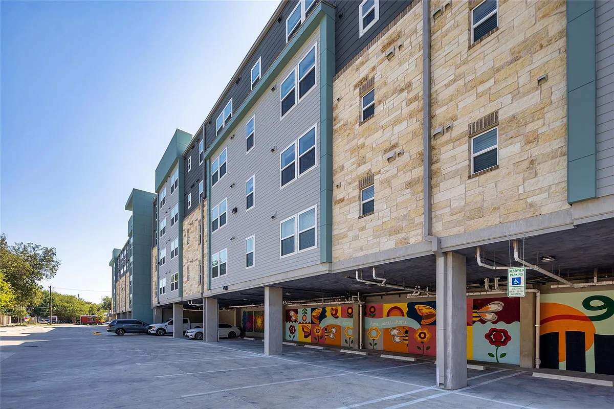 Building Photo - 1200 W Koenig Lane St