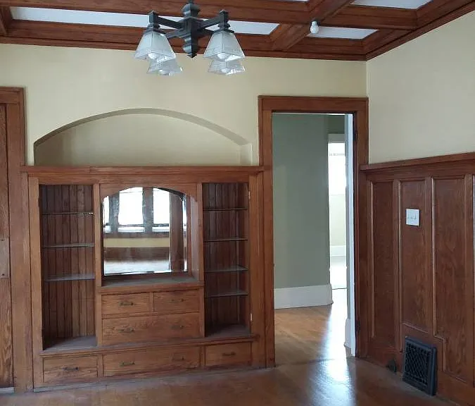 3027 N Maryland Ave — Photo 5