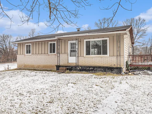 1726 Peavy Rd, Howell, MI 48843