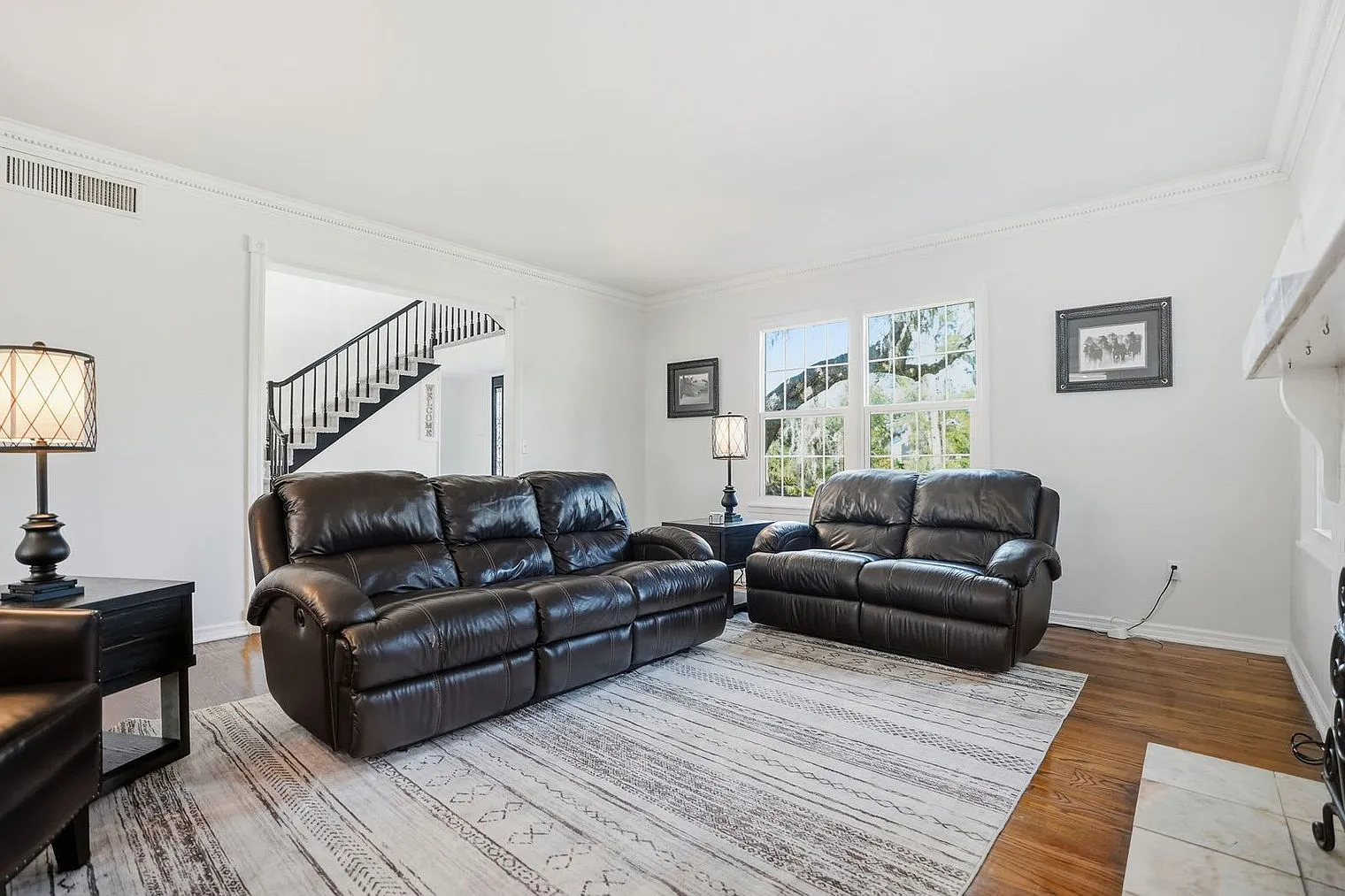 5 bed, 4.0 bath, 5564 sqft, $23,283 — Photo 1