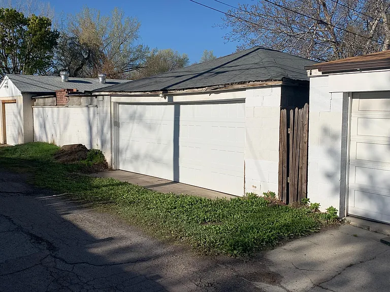 Oversized 2 Car Garage