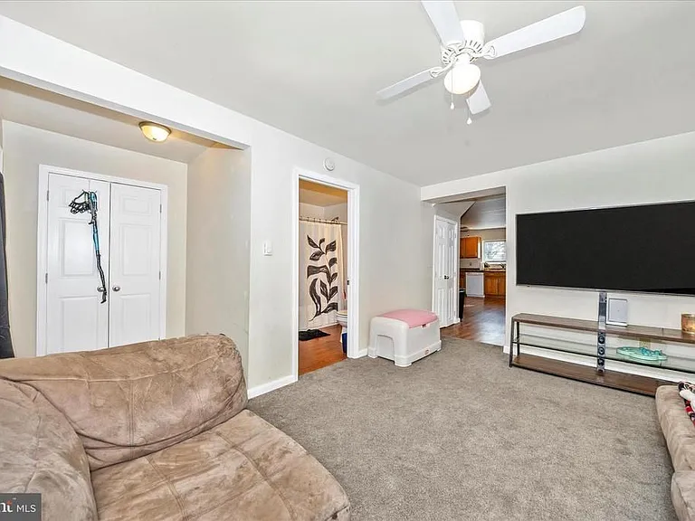241 N Franklin St — Photo 33