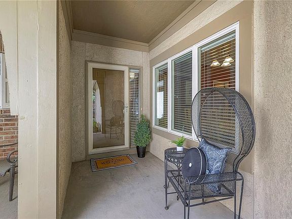 3rd image of 6414 W 143rd Ter