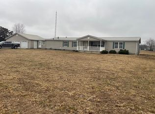 312 S 5th St, Cowden, IL 62422