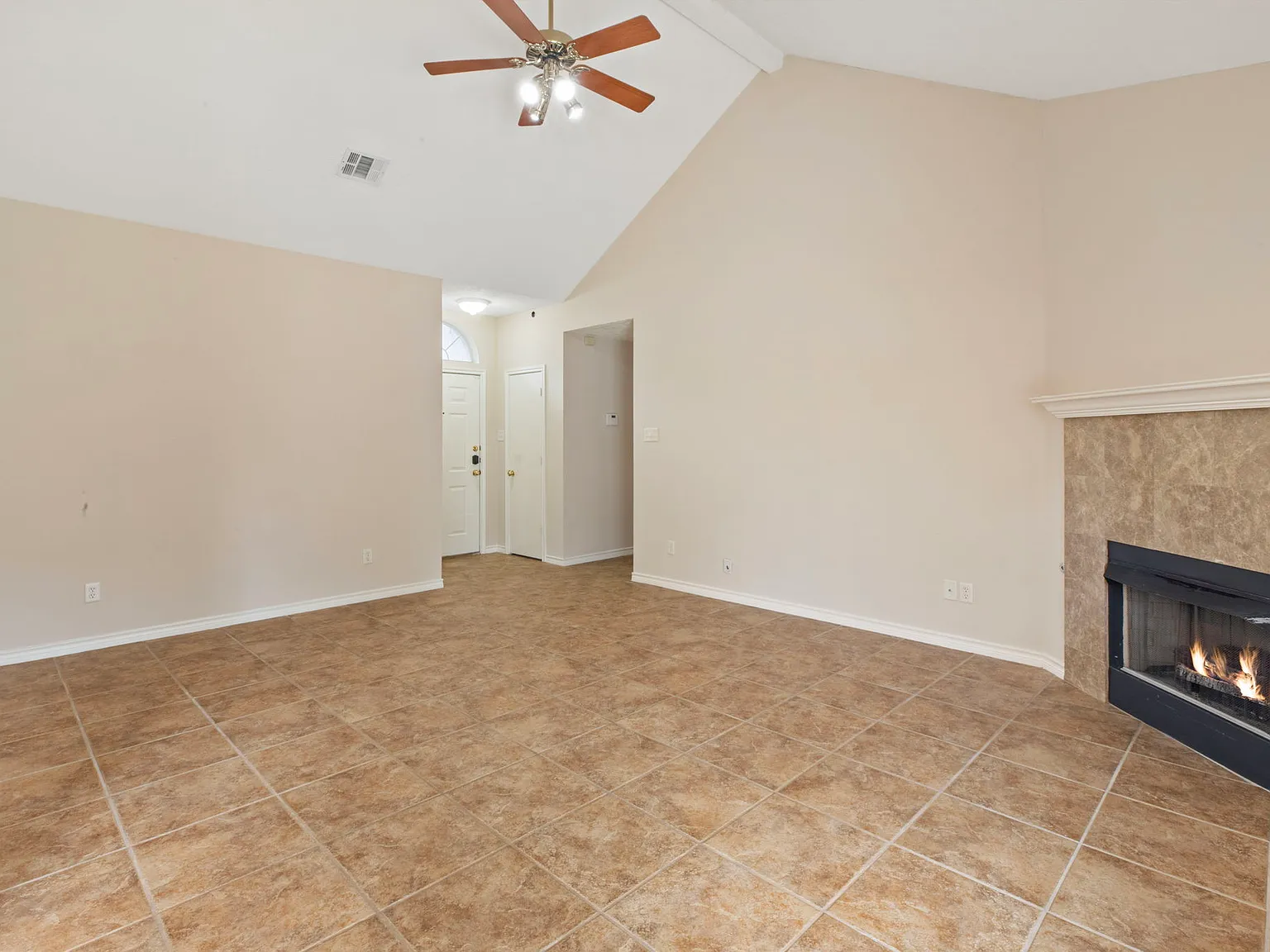 3 bed, 1421 sqft, $1,850 — Photo 3