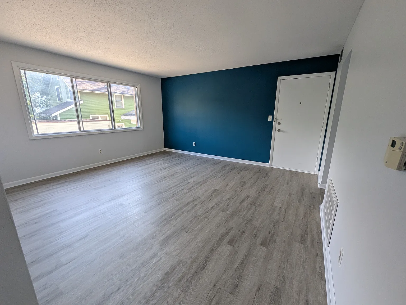 2 bed, 1.5 bath, 950 sqft, $950 — Photo 3