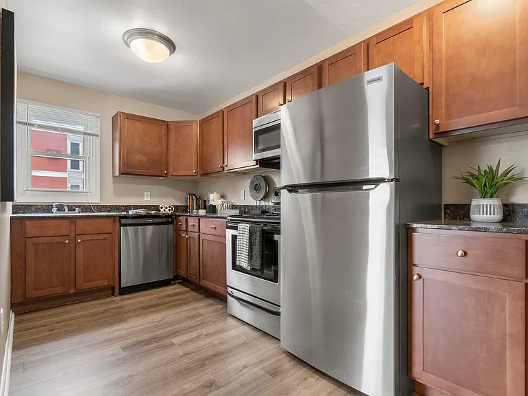 4531 36th 1/2 St W — Photo 3