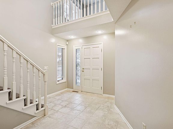 3rd image of 1135 Hollybrook Dr