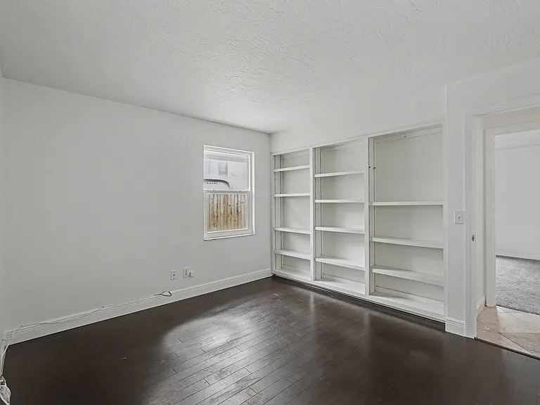 115 11th Ave — Photo 15