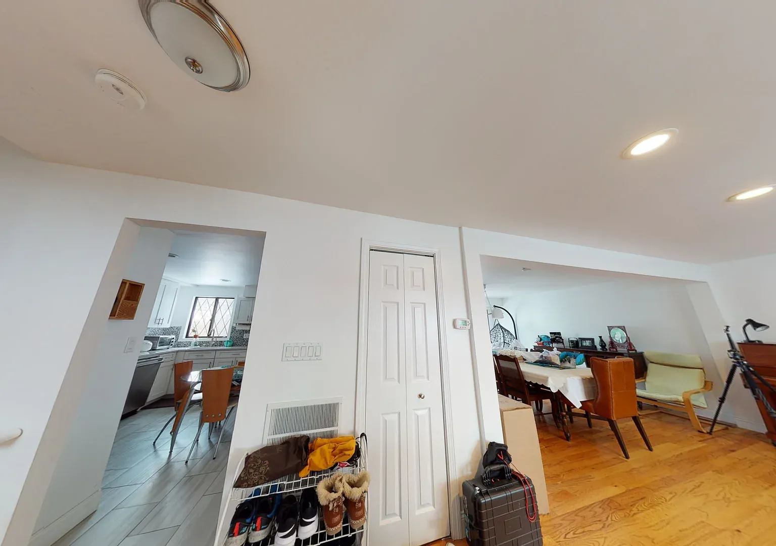 4 bed, 2.5 bath, 2000 sqft, $5,250 — Photo 1