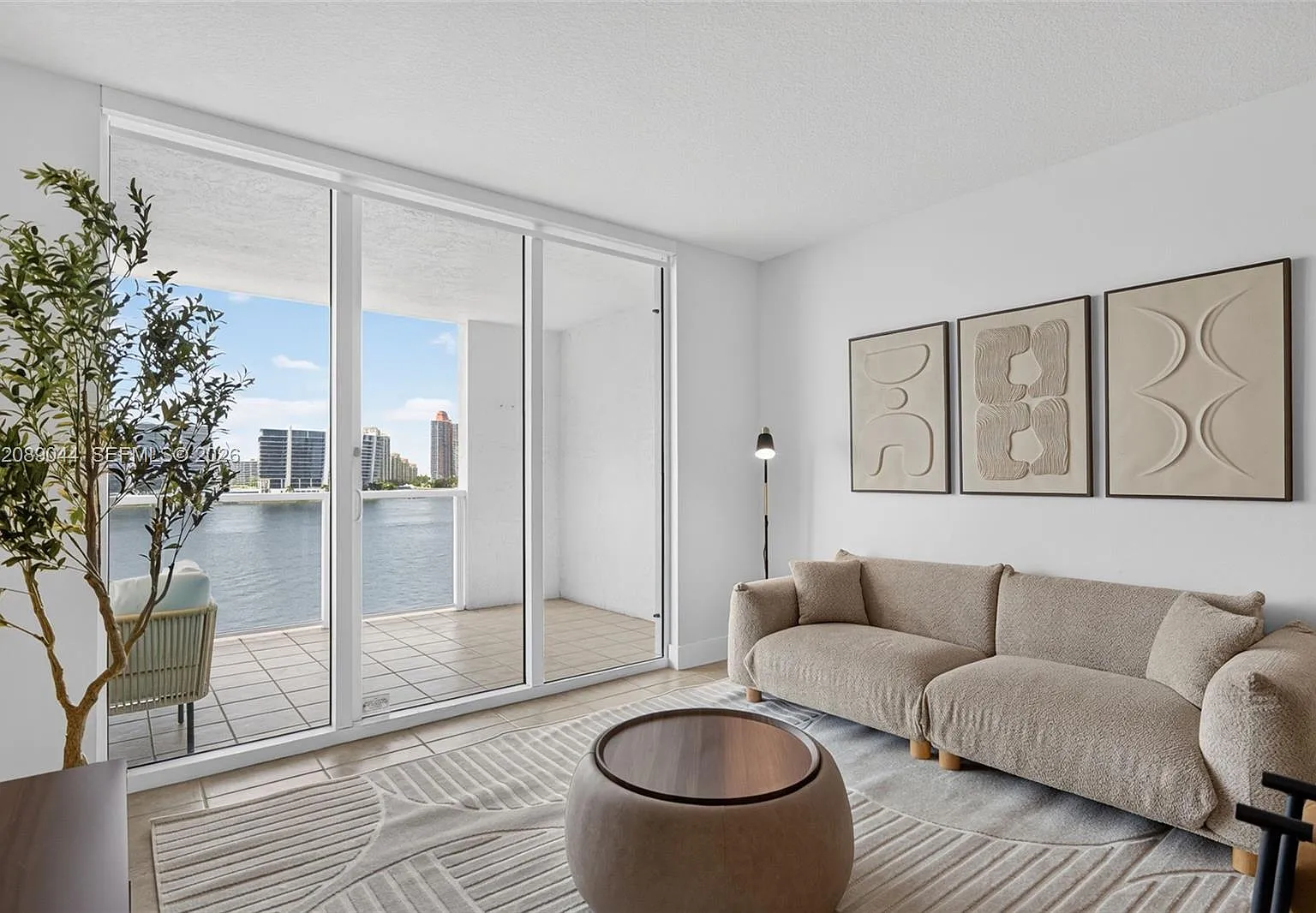 Marina Bay Club Condo Hot — Photo 2