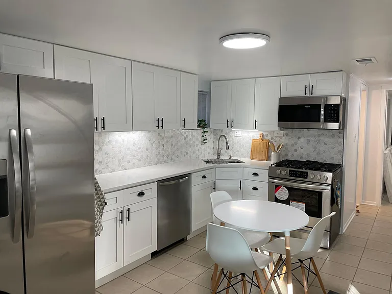 9137 Lawler Ave #BASEMENT — Photo 3