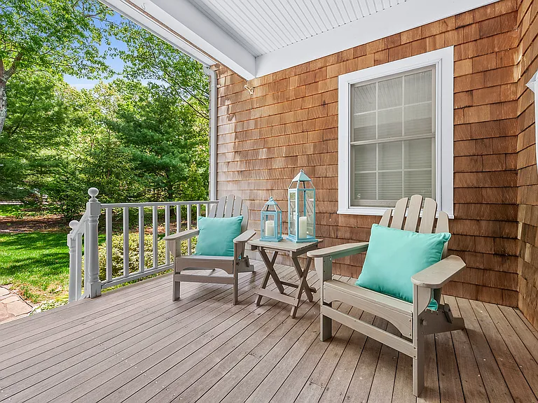 21 Cove Neck Ln — Photo 3