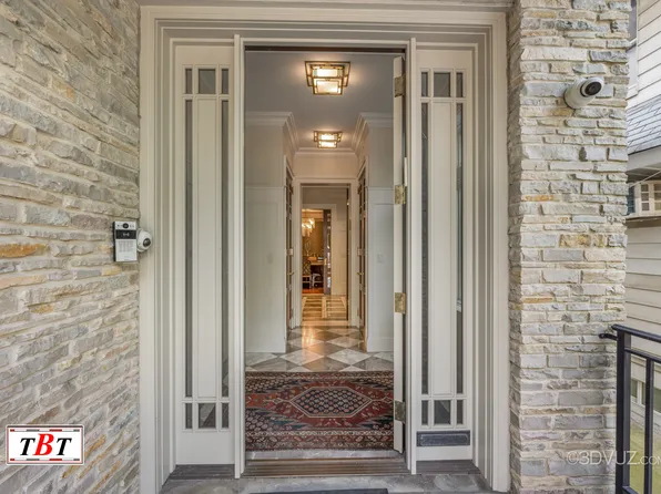 1132 East 32nd Street image 2 of 36