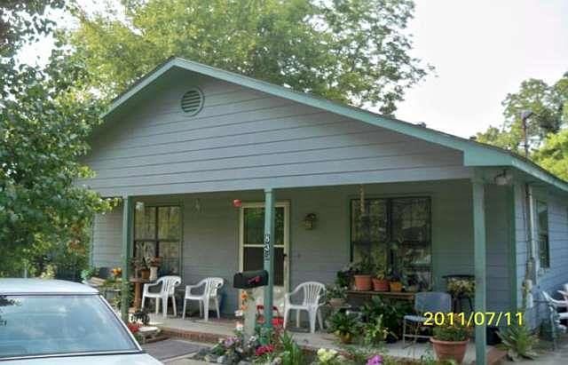 1st image of 835 Applewood St