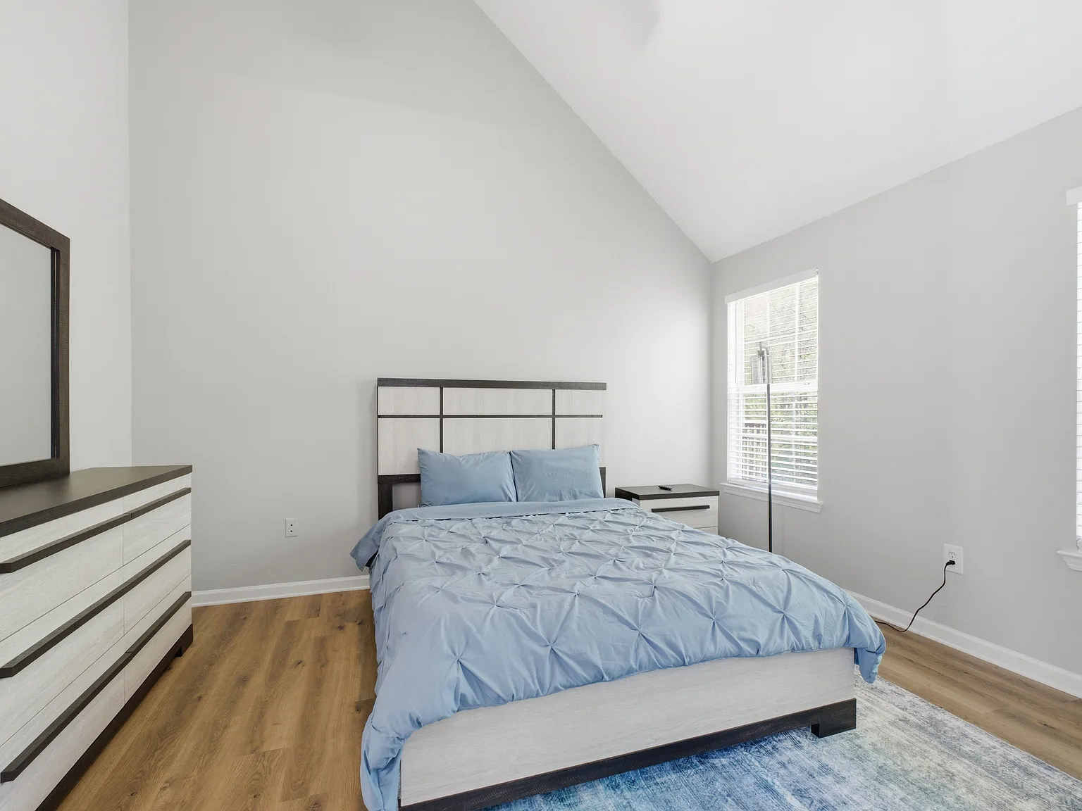 3 bed, 1046 sqft, $2,500 — Photo 4