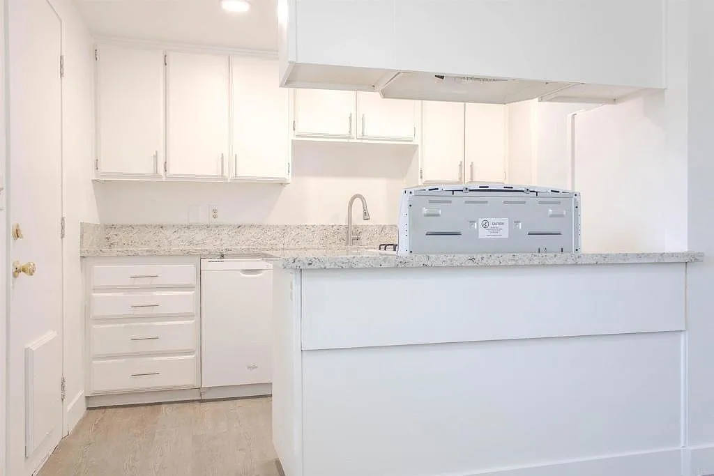2 bed, 800 sqft, $1,600 — Photo 1