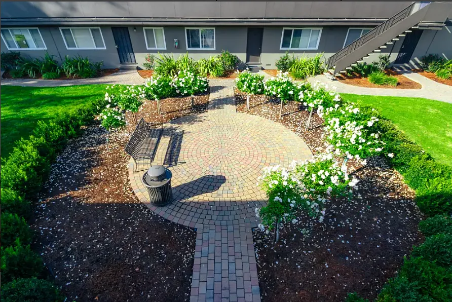 Garden Court Apartments — Photo 2