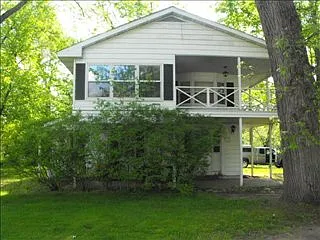 335 E Ann St photo 1