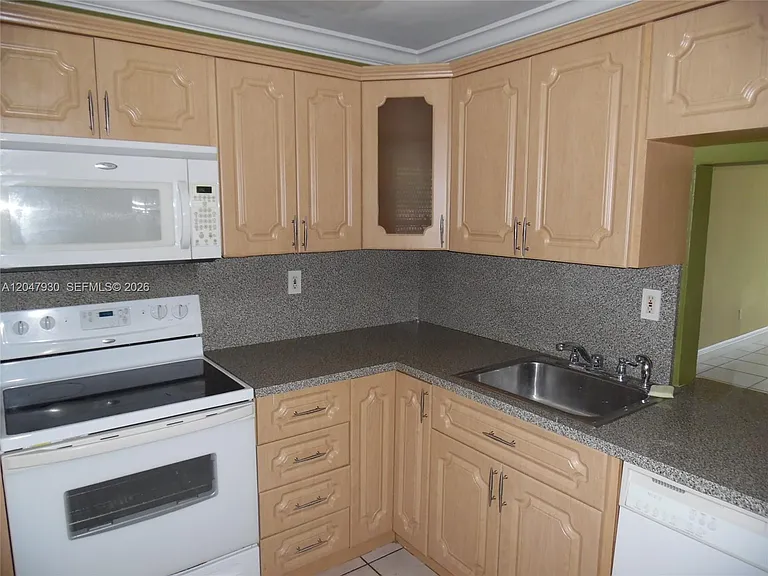 1501 NE 191st St #C107 — Photo 6