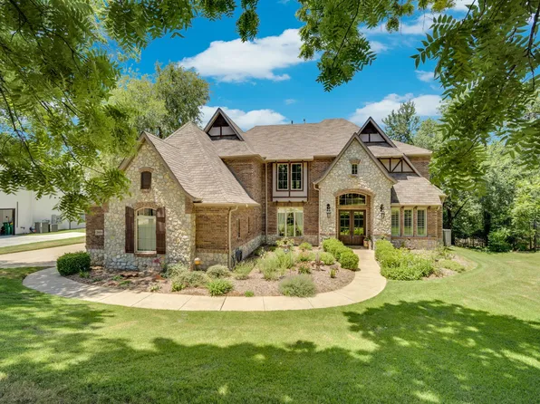 1811 Magic Valley Ln, Cedar Hill, TX 75104
