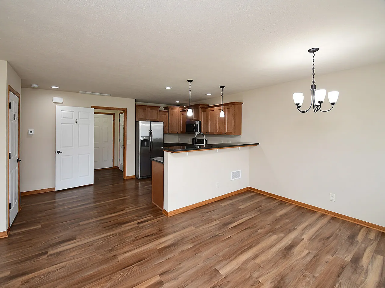 3 bed, 2.5 bath, 1739 sqft, $1,925 — Photo 3
