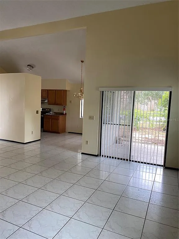 3 bed, 2.5 bath, 1487 sqft, $2,200 — Photo 3