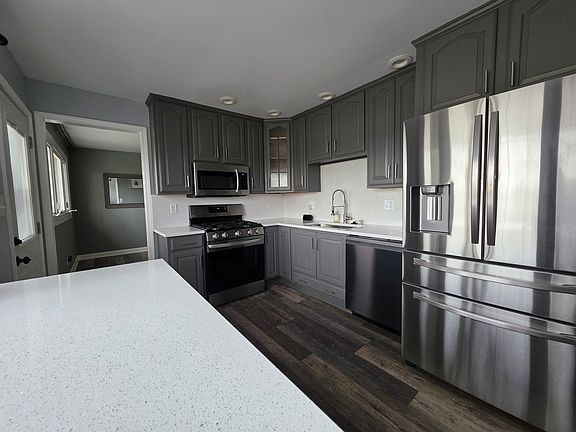 5th image of 651 Dartmoor Dr