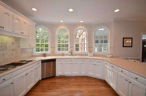 5th image of 220 Woodbury Way