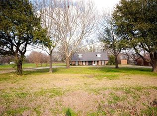 1015 S Lowrance Rd, Red Oak, TX 75154