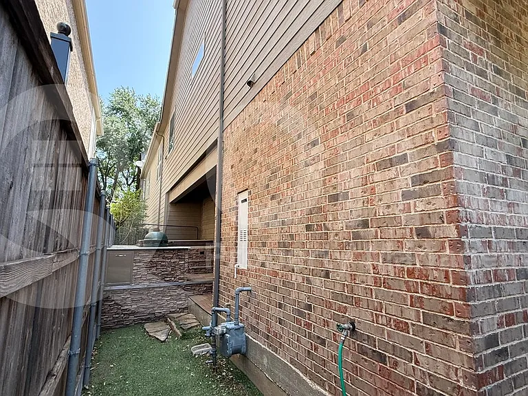 4516 Gilbert Ave — Photo 30
