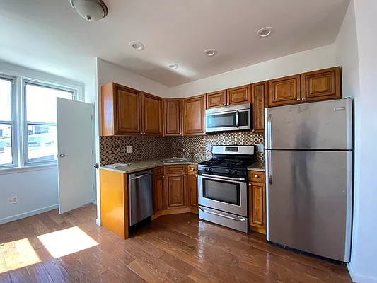 Rented by TheRealEstateCompany.com LLC | media 33