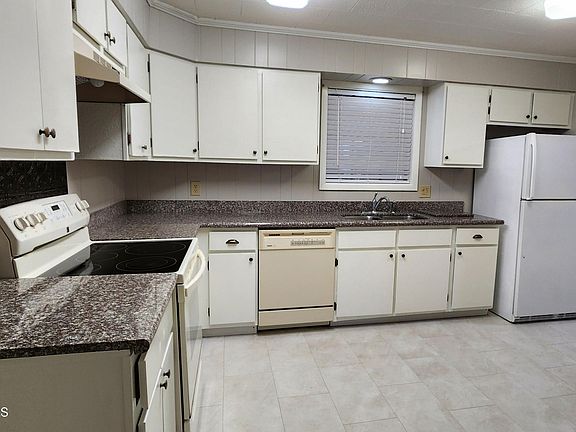 4th image of 403 Bell Downs Dr