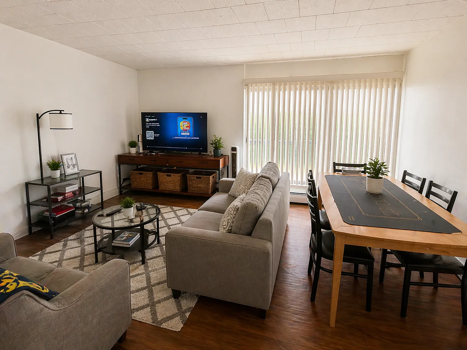 Varsity Management - 515 Walnut — Photo 1