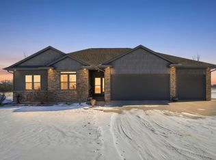 1828 160th Ave, Manchester, IA 52057
